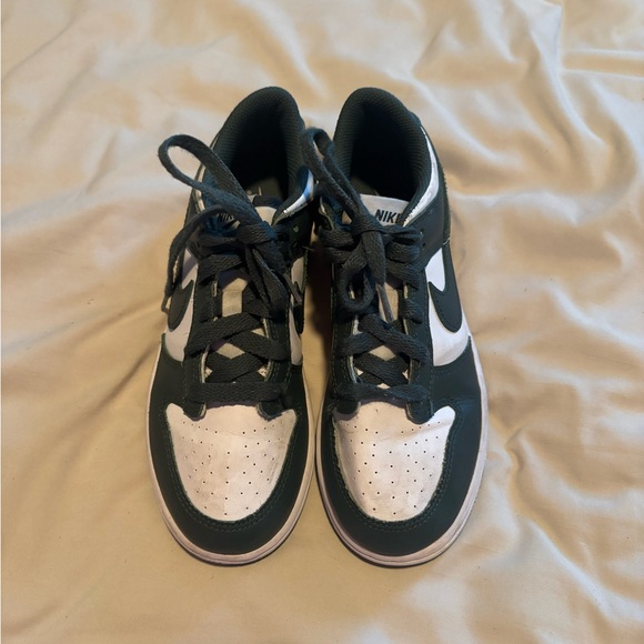 Big kids Nike dunks - Picture 1 of 2